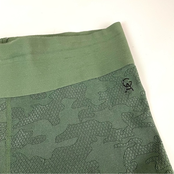 Good American Icon Jacquard Cactus Green Camo Legging - Picture 6 of 12